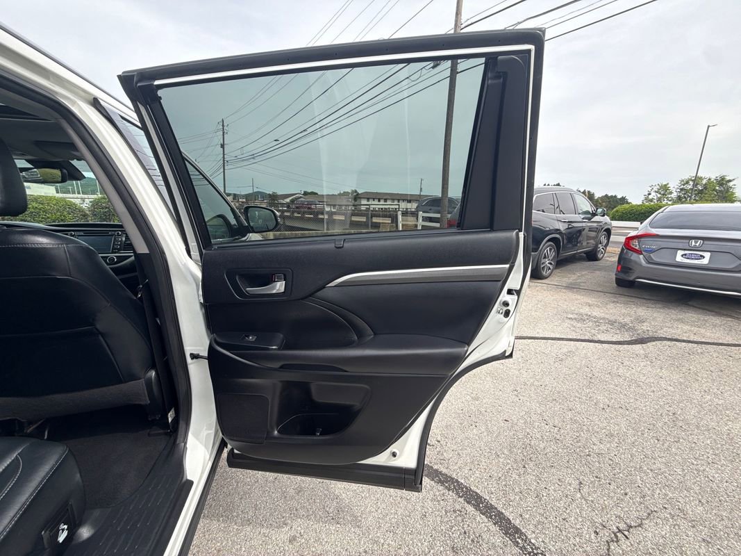 Used 2018 Toyota Highlander SE AWD/4WD image 17