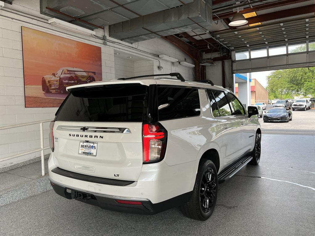 Used 2024 Chevrolet Suburban LT w/ Luxury Package RWD image 12