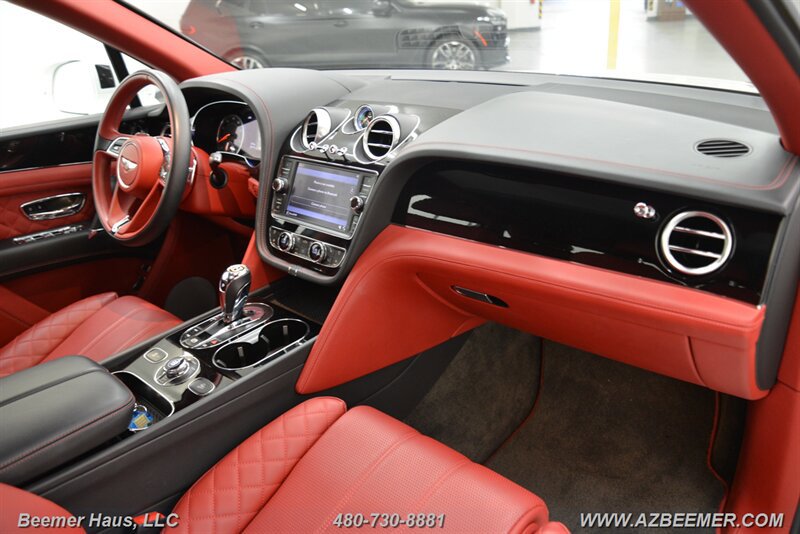 Used 2019 Bentley Bentayga AWD/4WD image 20