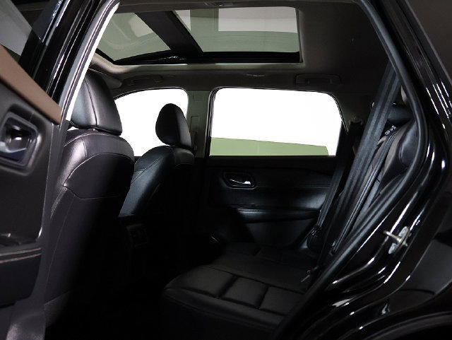 Used 2023 Nissan Rogue SL AWD/4WD image 14