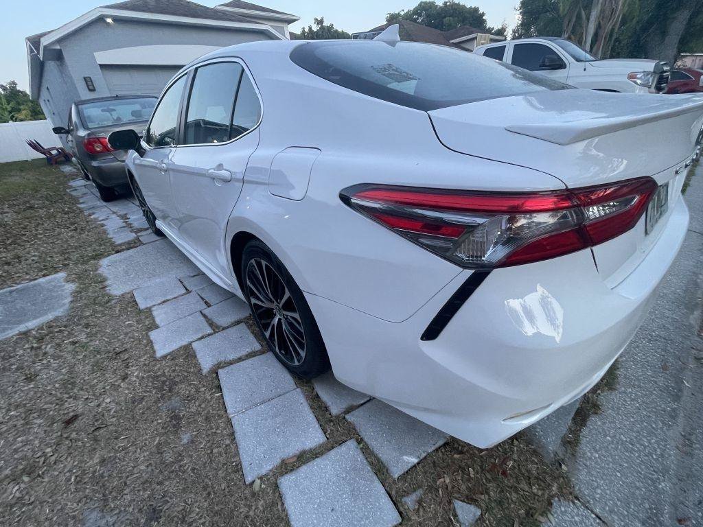 Used 2019 Toyota Camry SE FWD image 5