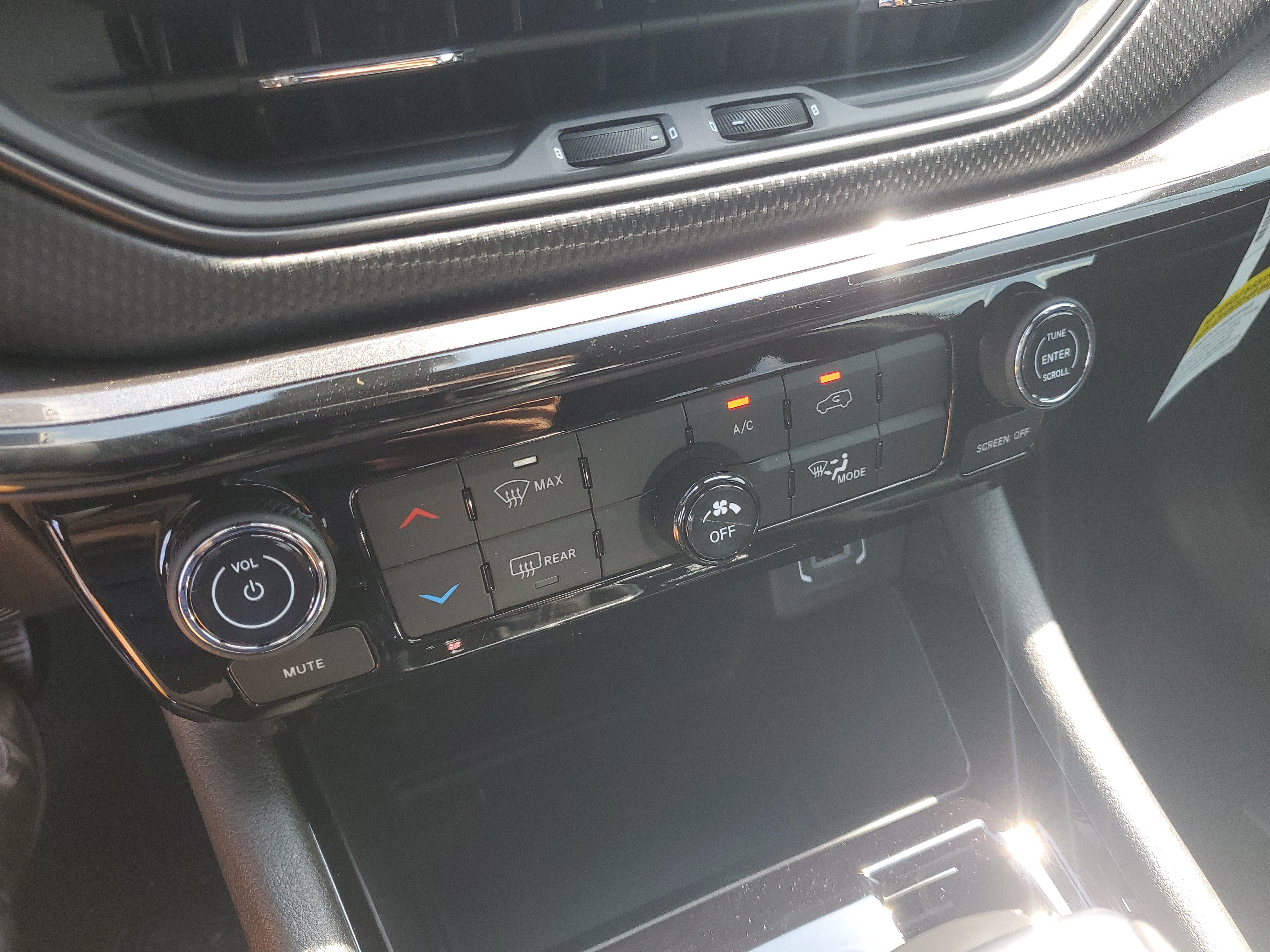 New 2026 Jeep Compass Latitude AWD/4WD image 36