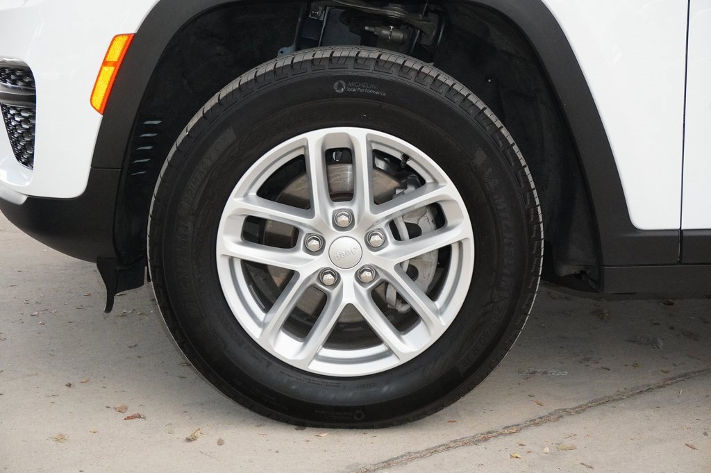 Used 2024 Jeep Grand Cherokee Laredo X w/ Trailer Tow Package image 11