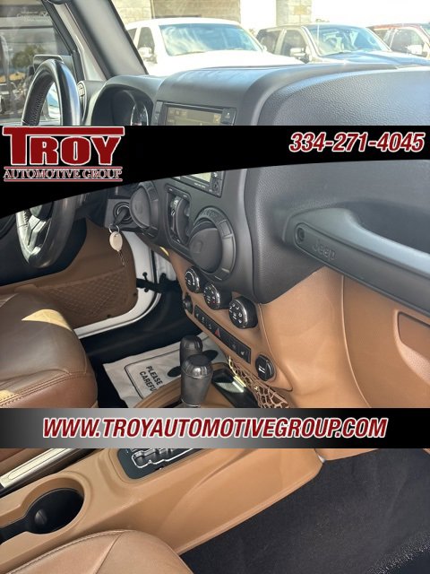 Used 2017 Jeep Wrangler Unlimited Rubicon w/ Connectivity Group image 30