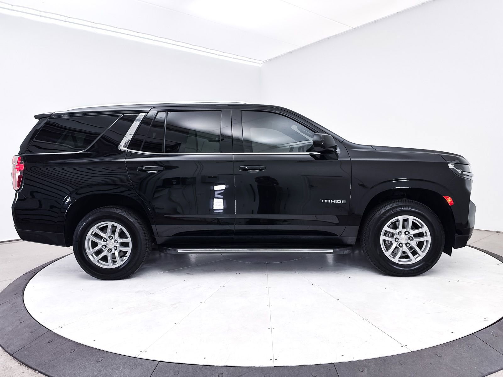 Used 2021 Chevrolet Tahoe LT AWD/4WD image 39