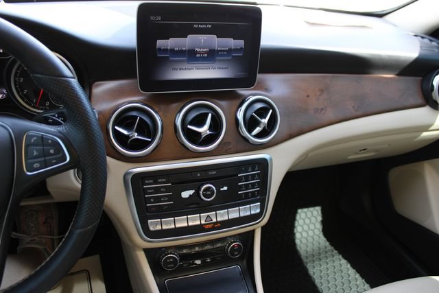 Used 2020 Mercedes-Benz GLA 250 4MATIC w/ Premium Package image 13