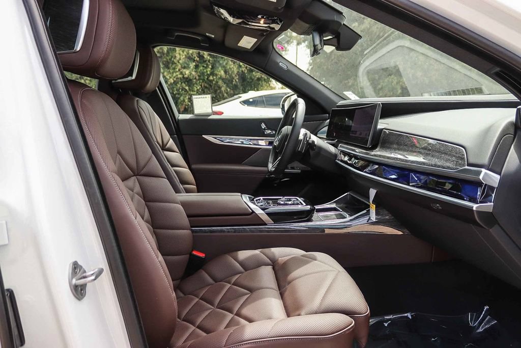 Used 2026 BMW 740i xDrive AWD/4WD image 17