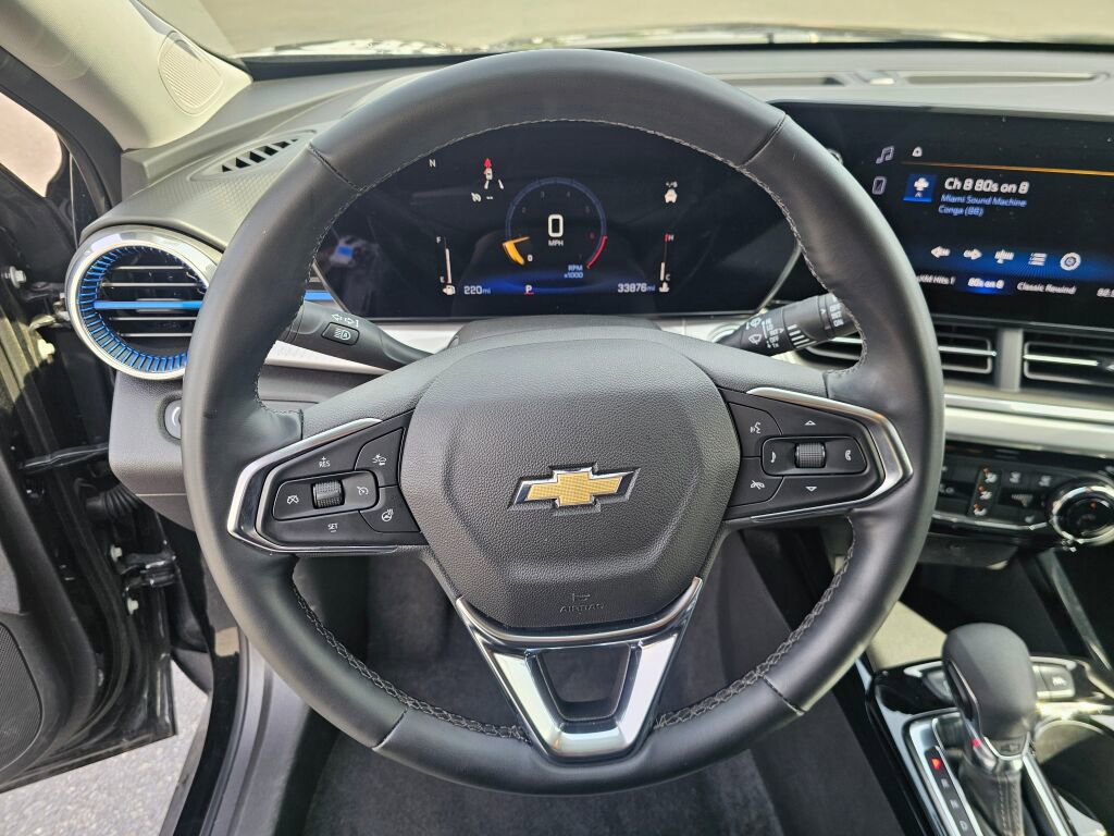 Used 2025 Chevrolet Trax LT w/ LT Convenience Package FWD image 28
