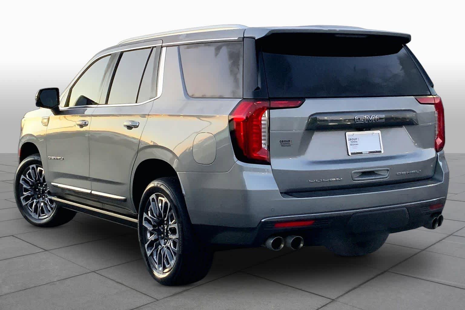 Used 2023 GMC Yukon Denali Ultimate AWD/4WD image 12