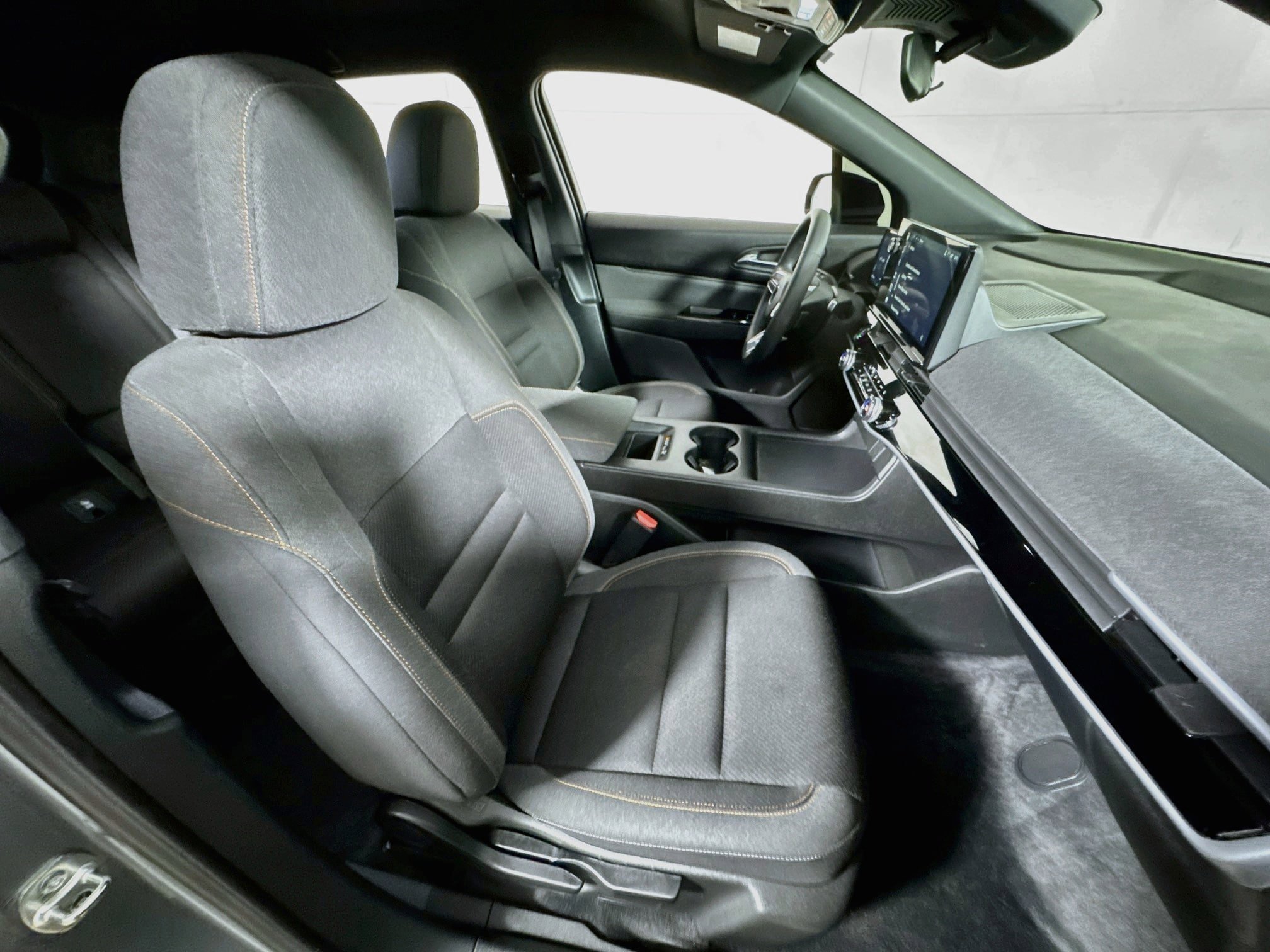 Used 2025 Honda Prologue EX image 25