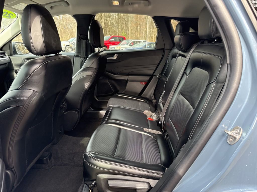 Used 2025 Ford Escape Platinum AWD/4WD image 32