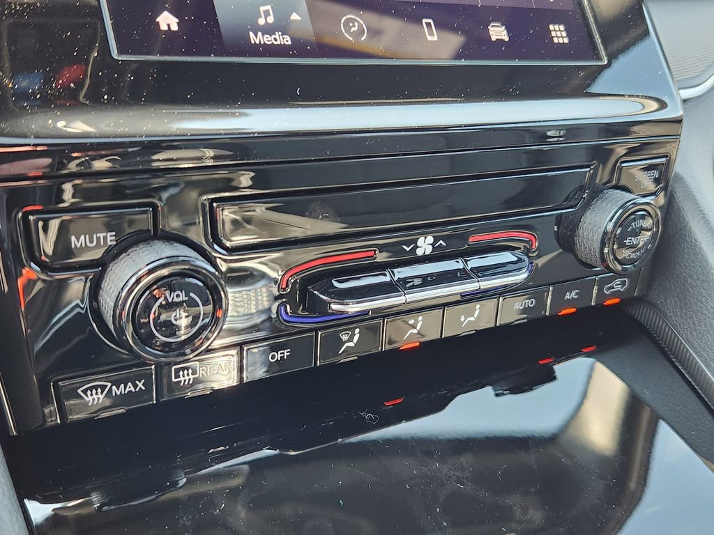 New 2025 Jeep Grand Cherokee Laredo X w/ Trailer Tow Package image 23