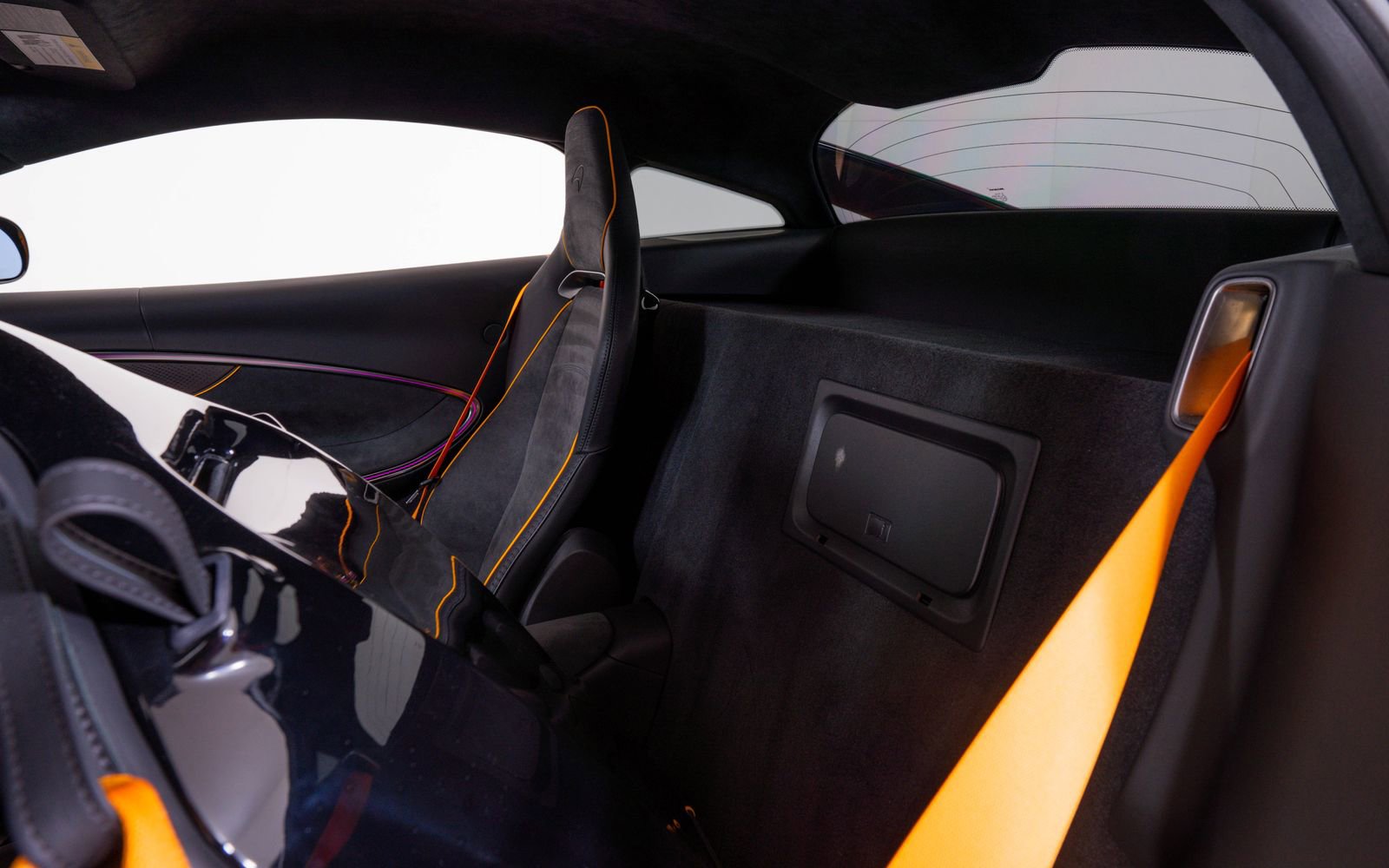 Used 2024 McLaren Artura RWD image 22