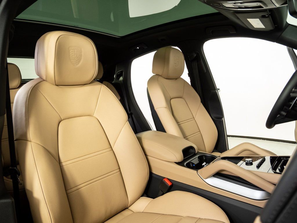 New 2026 Porsche Cayenne Base image 24