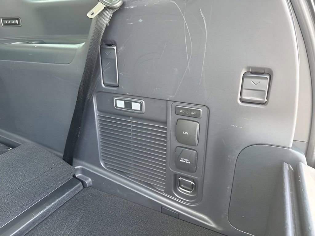 Used 2025 Ford Expedition Platinum w/ Driver's Package image 43