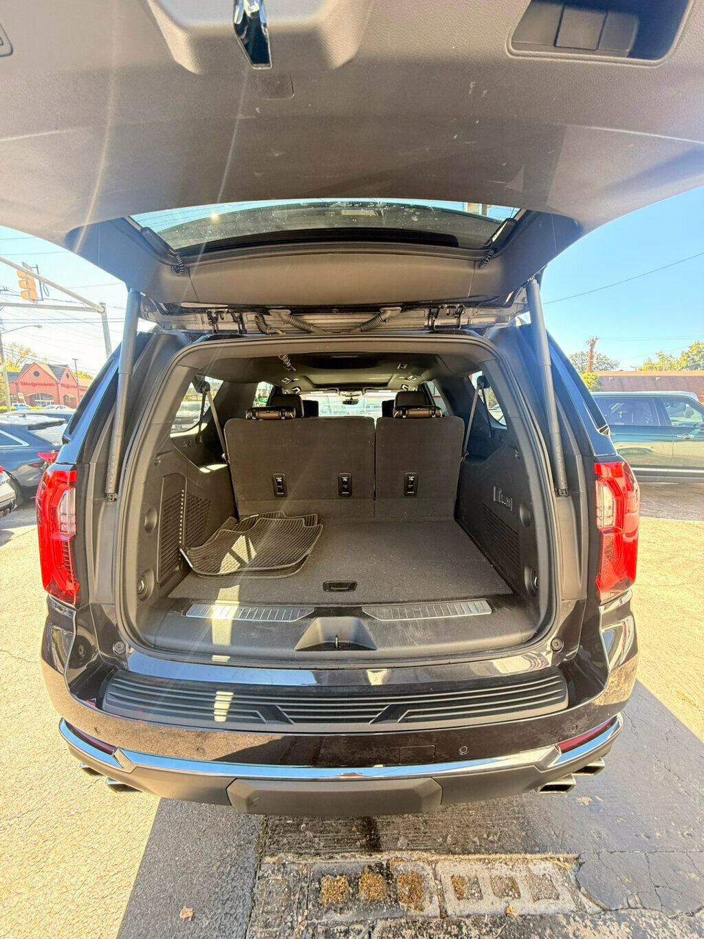 Used 2025 GMC Yukon XL Denali Ultimate image 18