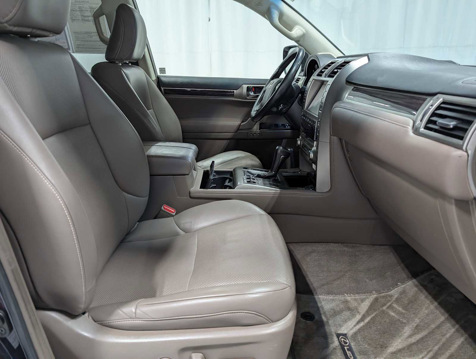 Used 2017 Lexus GX 460 image 32