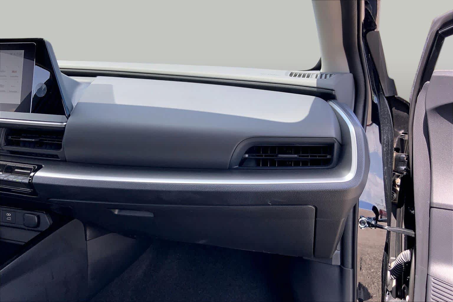 Used 2026 Toyota Prius LE FWD image 18