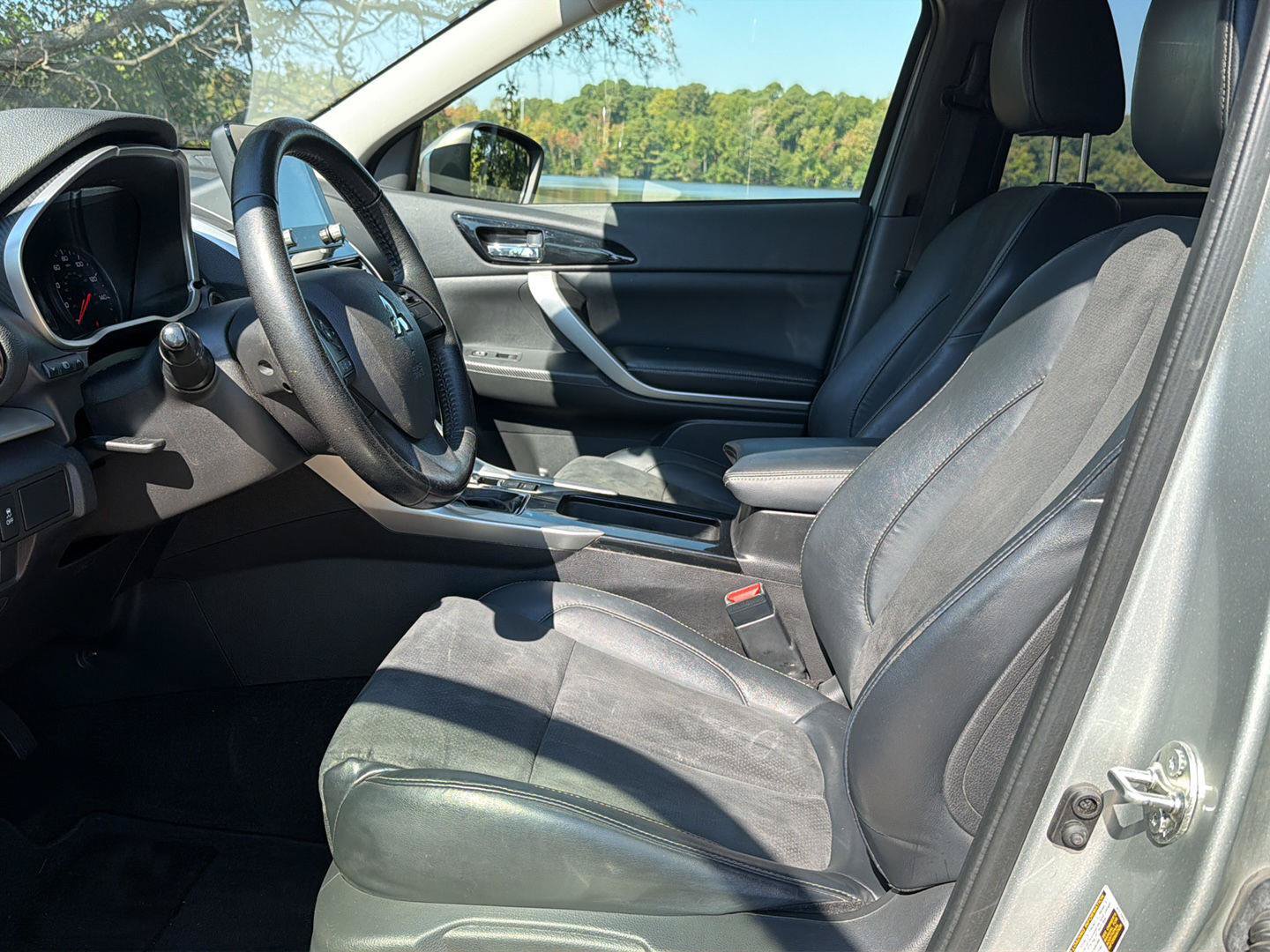 Used 2023 Mitsubishi Eclipse Cross SEL AWD/4WD image 12
