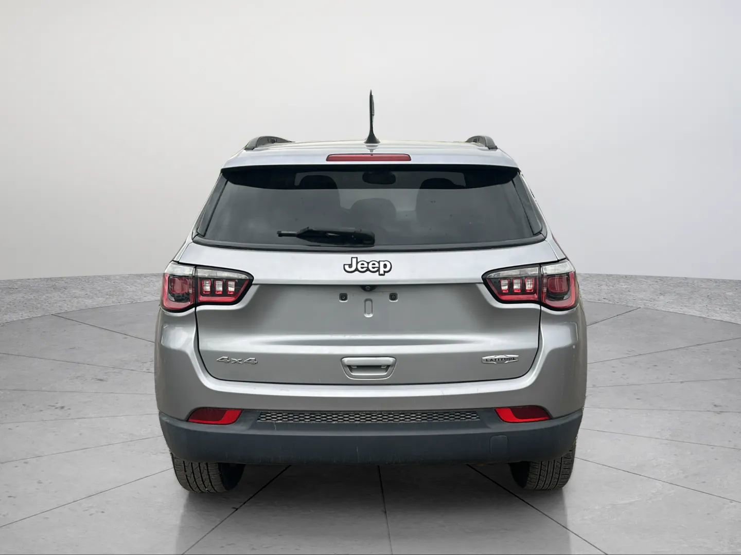 Used 2018 Jeep Compass Latitude w/ Popular Equipment Group AWD/4WD image 14