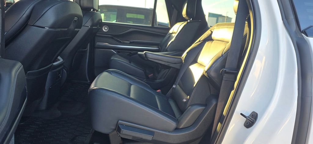 Used 2025 Lincoln Navigator L Reserve w/ Jet Appearance Package AWD/4WD image 42