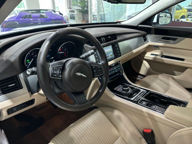 Used 2017 Jaguar XF Prestige RWD image 3