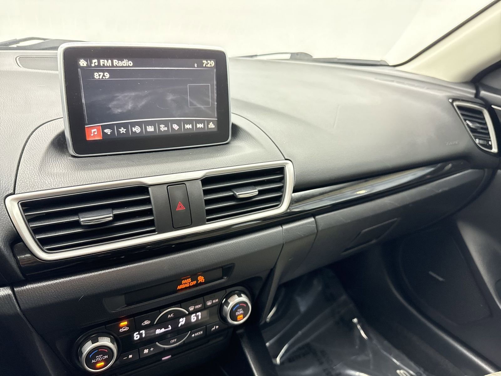 Used 2015 MAZDA MAZDA3 i Touring w/ Technology Package image 17