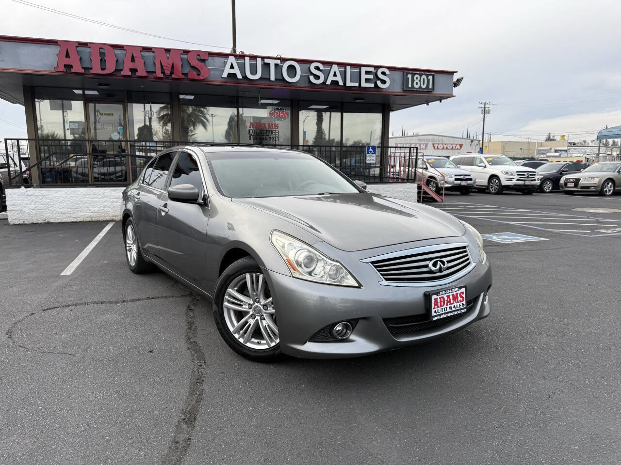 Used 2011 INFINITI G37 Journey w/ Premium Pkg image 1