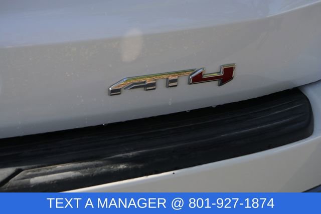 Used 2023 GMC Yukon XL AT4 w/ AT4 Premium Plus Package AWD/4WD image 9