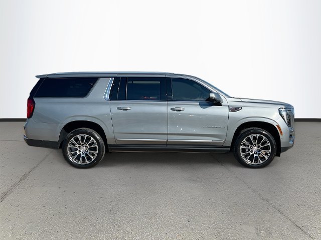 New 2026 GMC Yukon XL Denali w/ Sun & Power Step Package AWD/4WD image 3