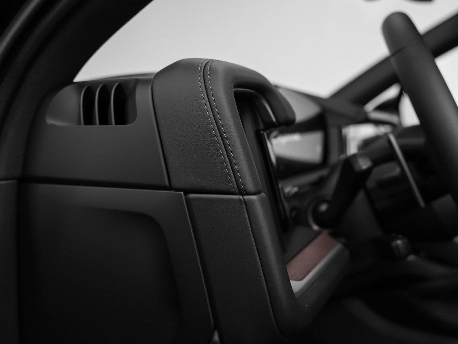 Certified 2025 Porsche Cayenne image 31