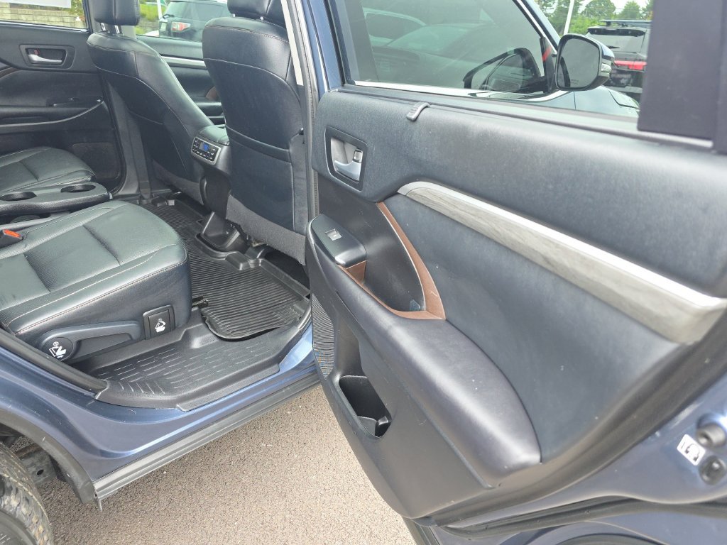 Used 2019 Toyota Highlander Limited Platinum AWD/4WD image 8