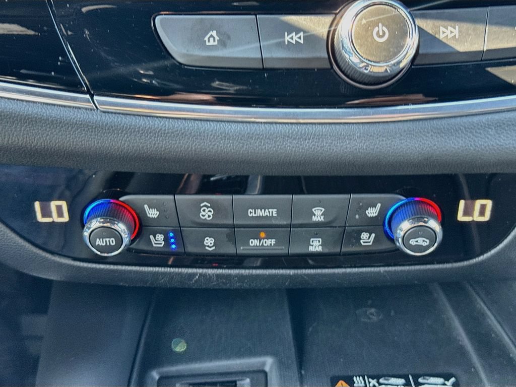 Used 2022 Buick Enclave Avenir w/ Avenir Technology Package FWD image 18