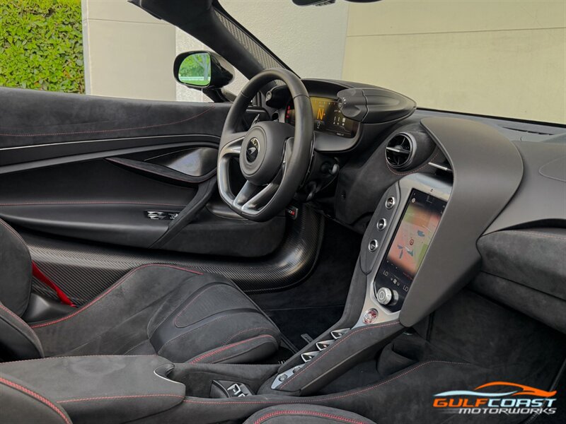 Used 2024 McLaren 750S Spider RWD image 32