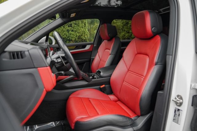 Used 2024 Porsche Cayenne AWD/4WD image 46