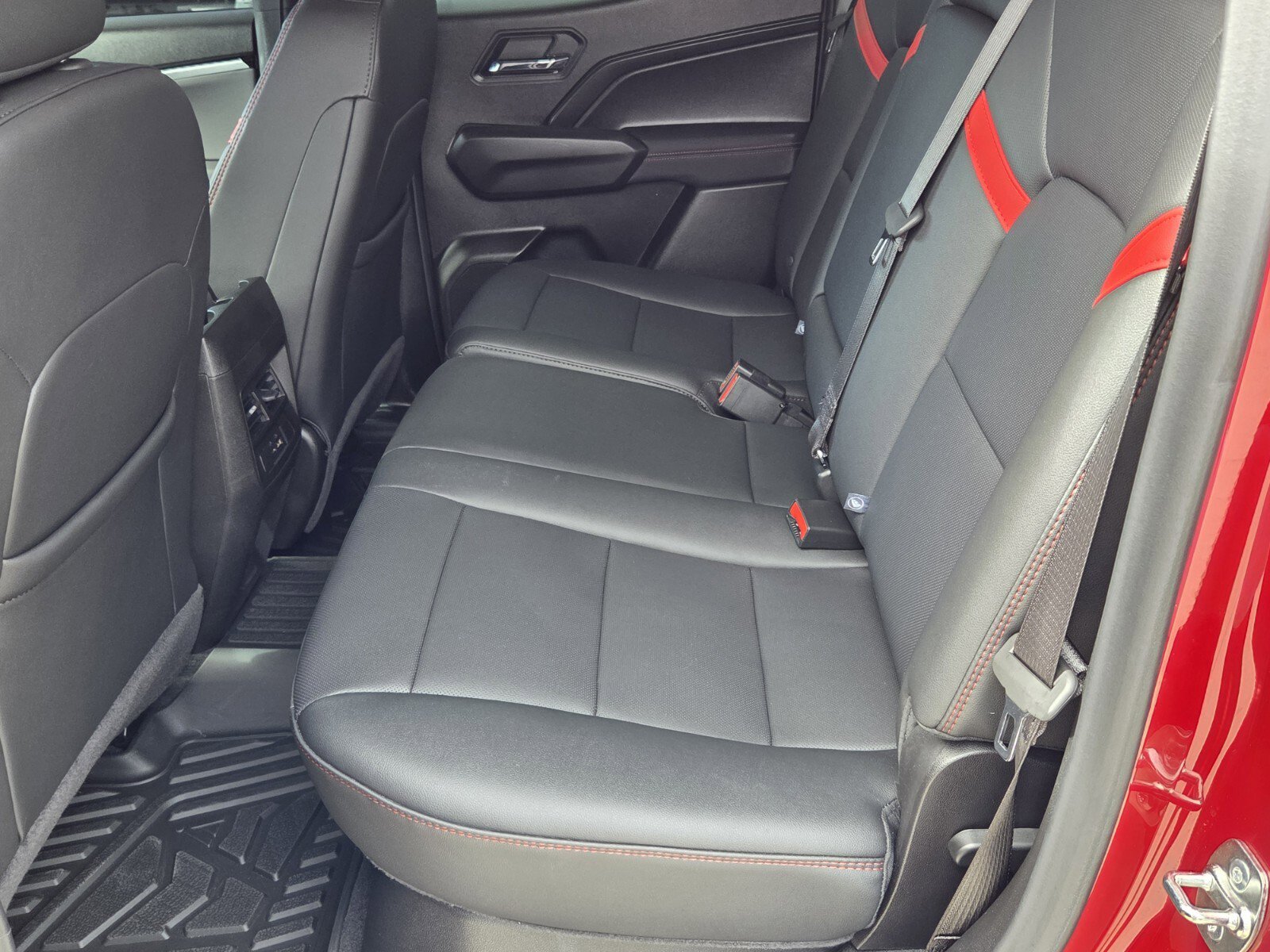 Used 2026 Chevrolet Colorado Z71 w/ Technology Package image 5