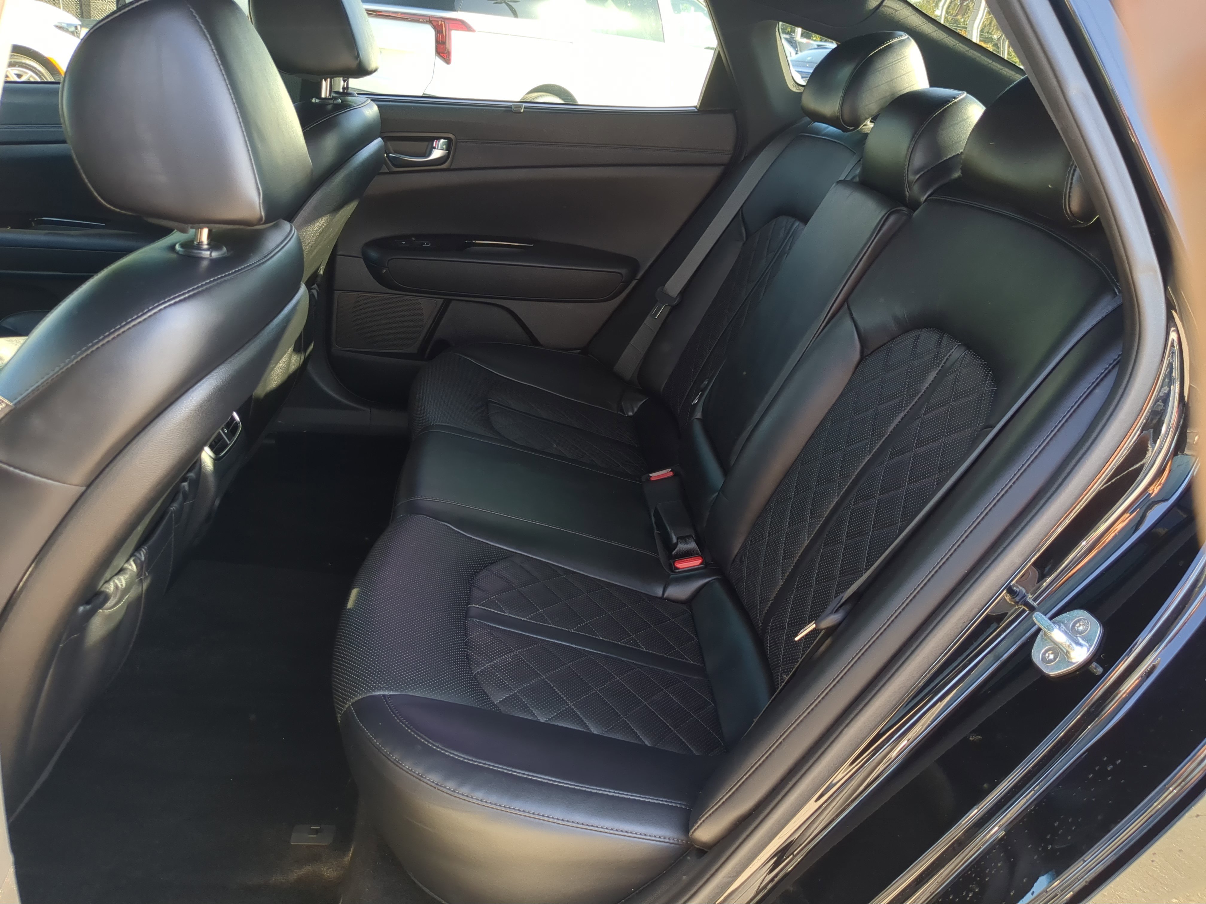 Certified 2019 Kia Optima SX w/ SX Limited (Black) Package image 15