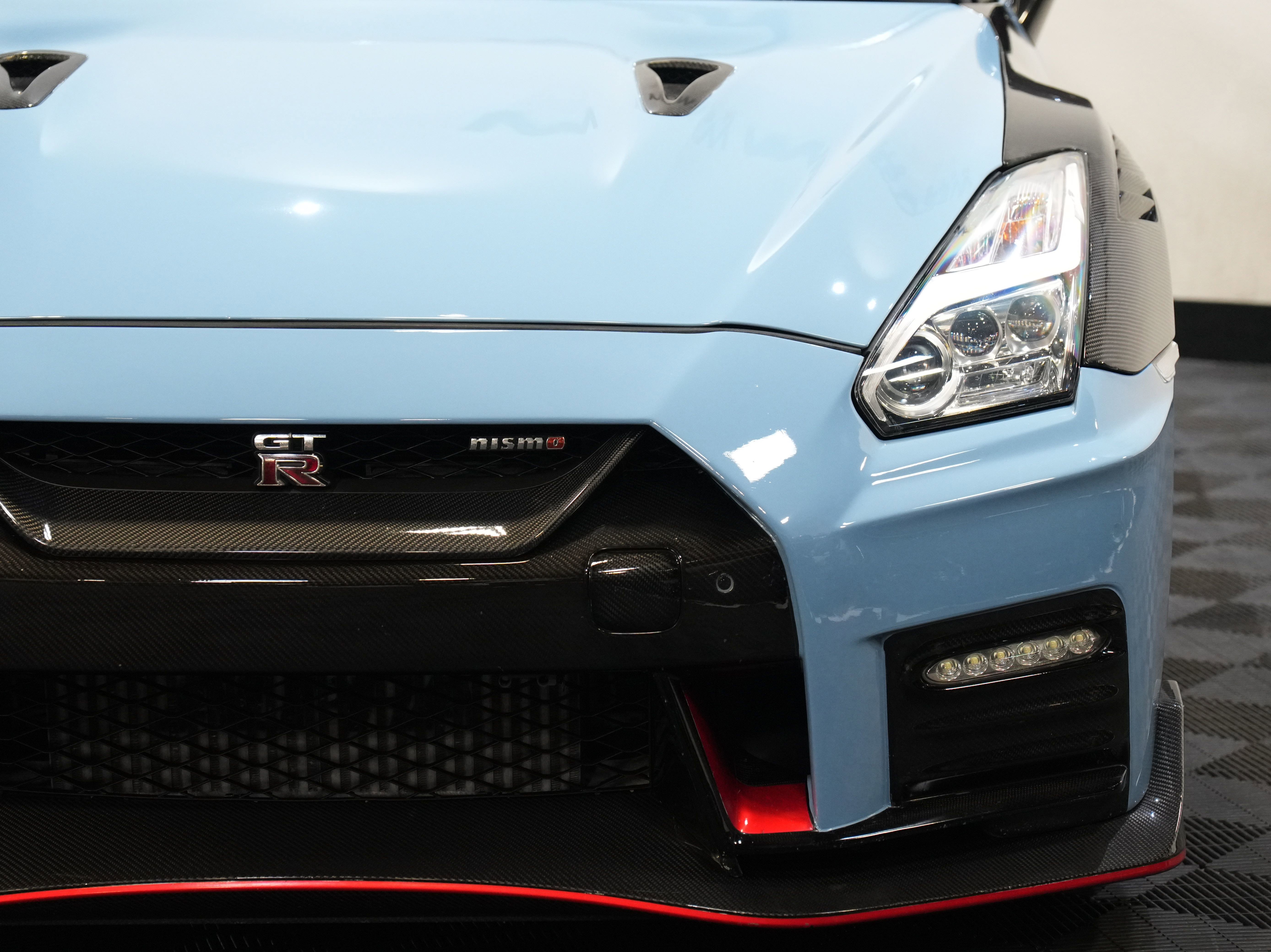 Used 2017 Nissan GT-R NISMO AWD/4WD image 10