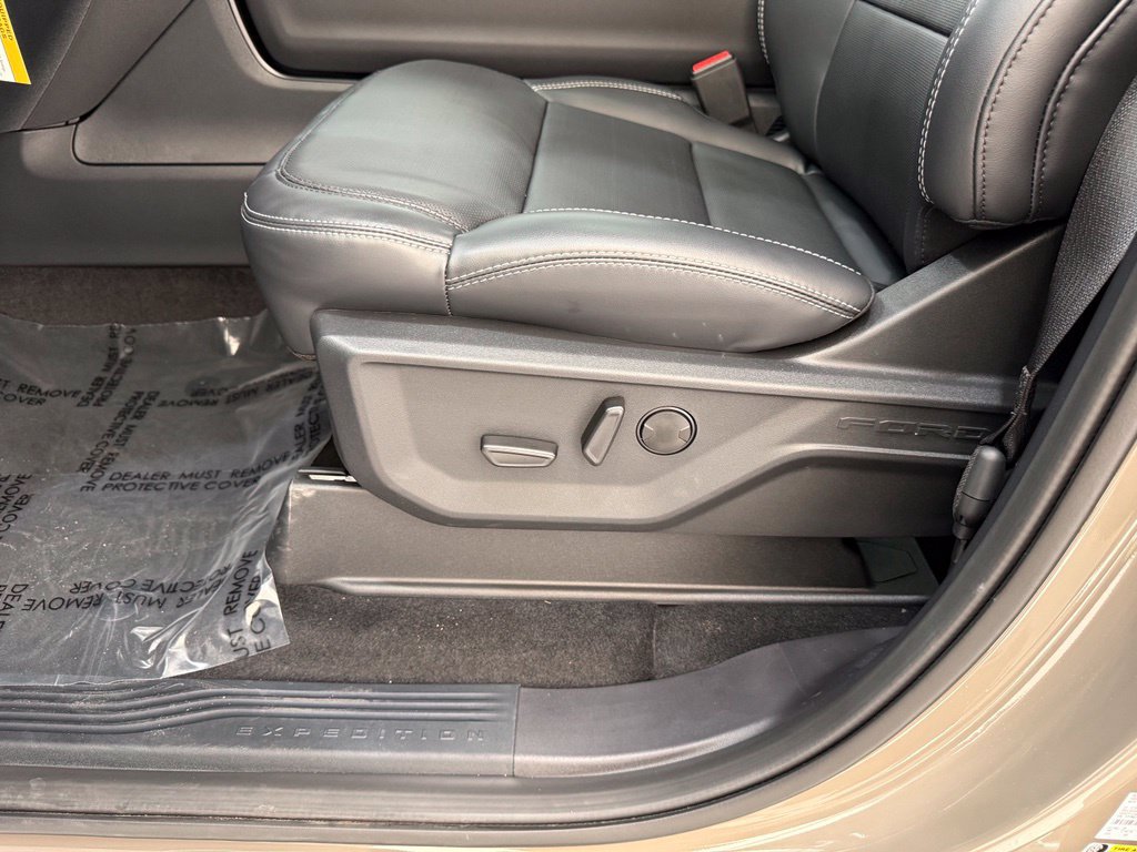 New 2027 Ford Expedition Platinum w/ Stealth Appearance Package AWD/4WD image 18