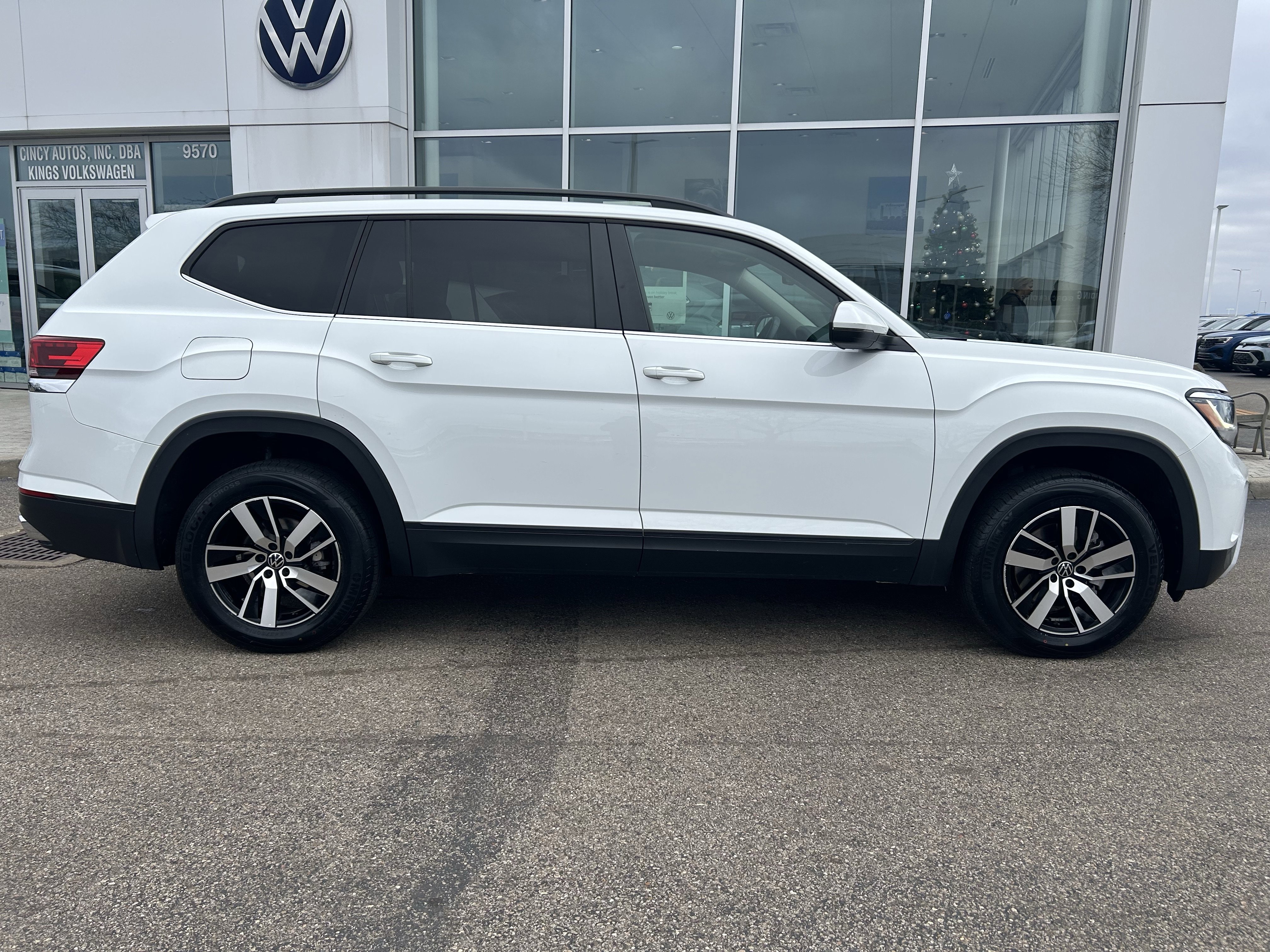 Certified 2023 Volkswagen Atlas SE image 8