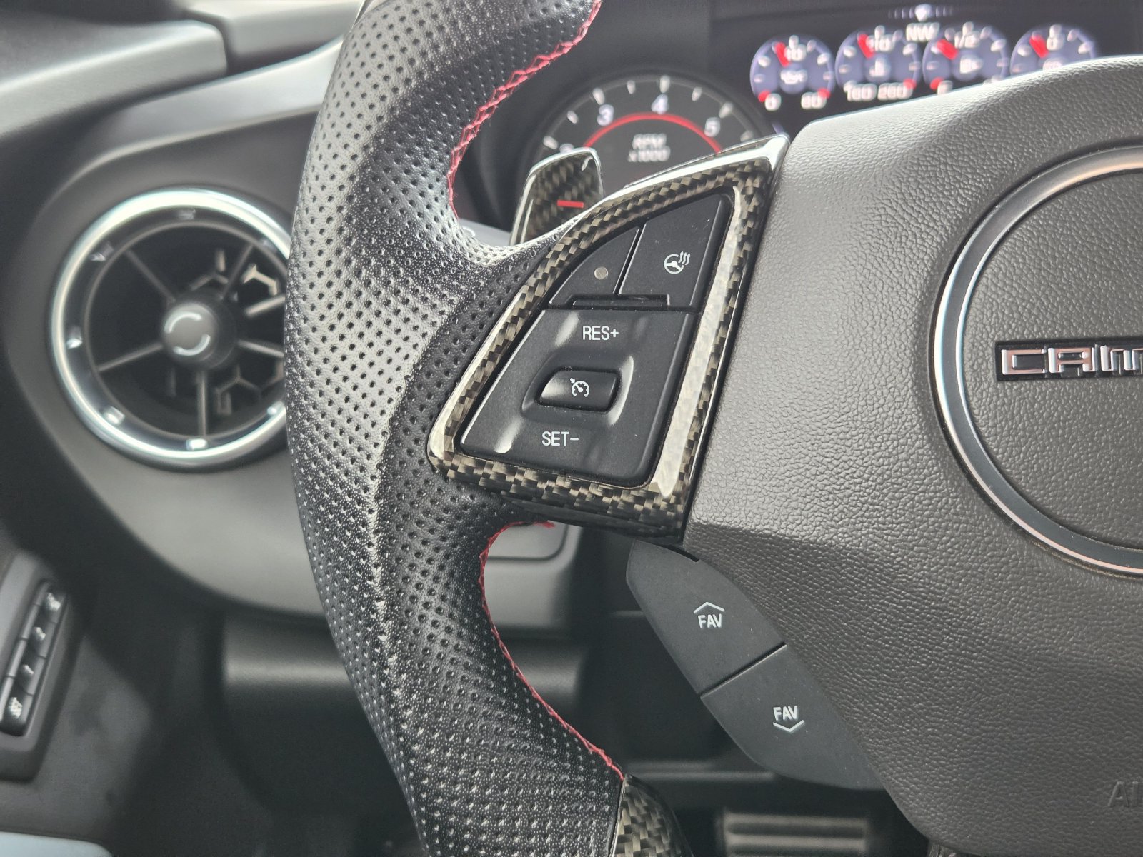 Used 2020 Chevrolet Camaro ZL1 RWD image 26