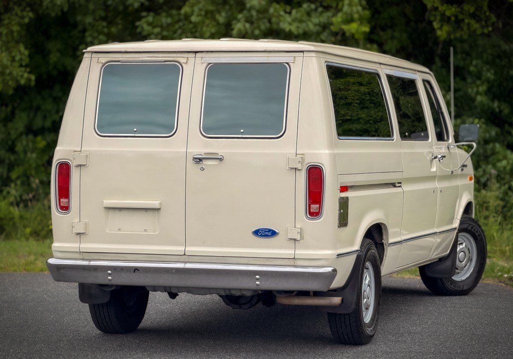 Used 1990 Ford E-150 and Econoline 150 RWD image 8
