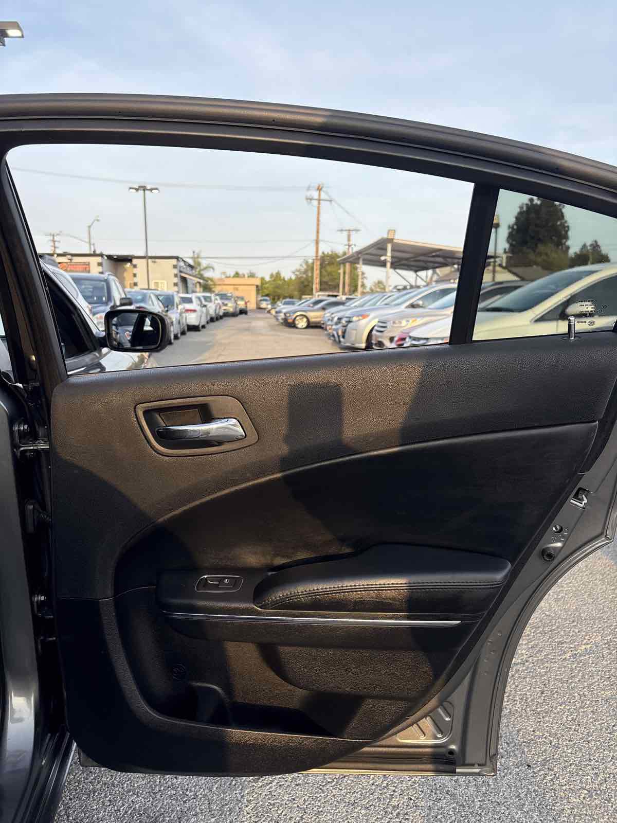 Used 2012 Dodge Charger SE RWD image 11
