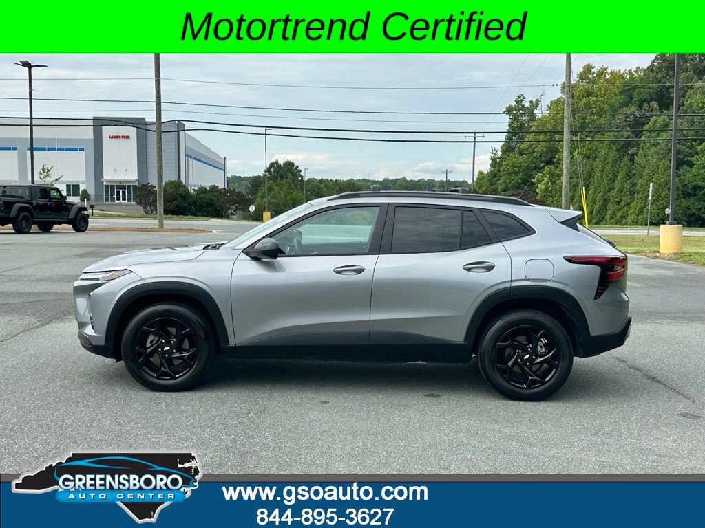 Used 2024 Chevrolet Trax ACTIV w/ Sunroof Package FWD image 3