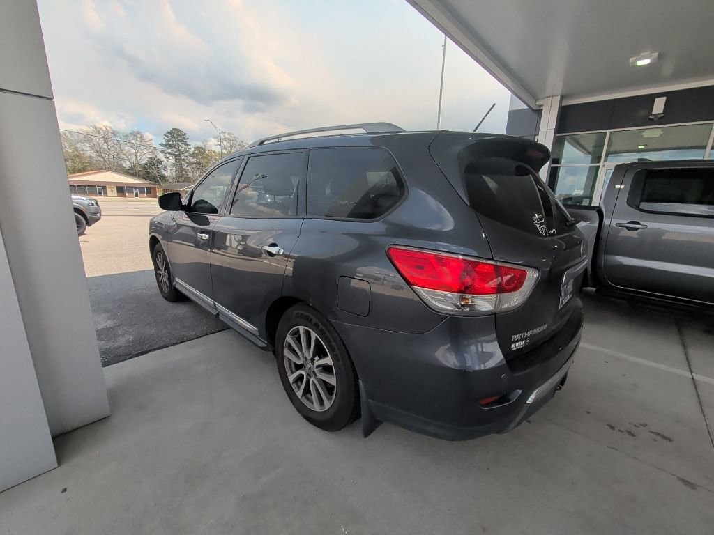 Used 2014 Nissan Pathfinder SL w/ SL Premium Package image 4