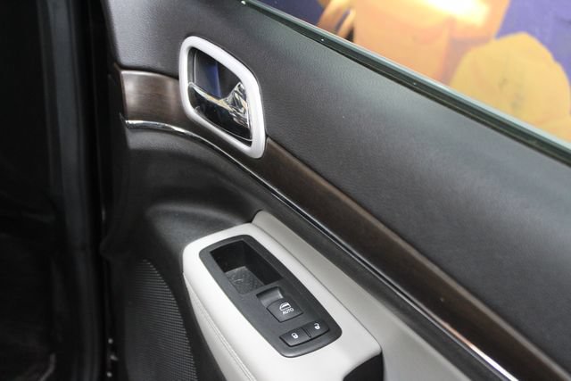Used 2018 Jeep Grand Cherokee Limited AWD/4WD image 11