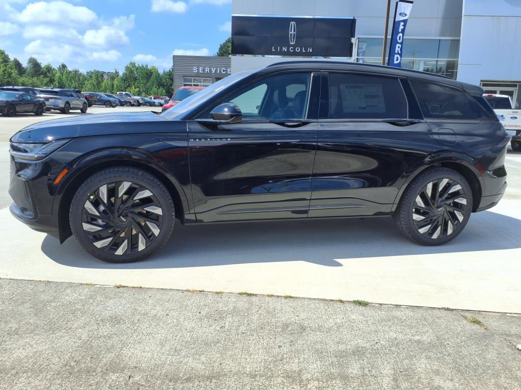 New 2025 Lincoln Nautilus Reserve image 2