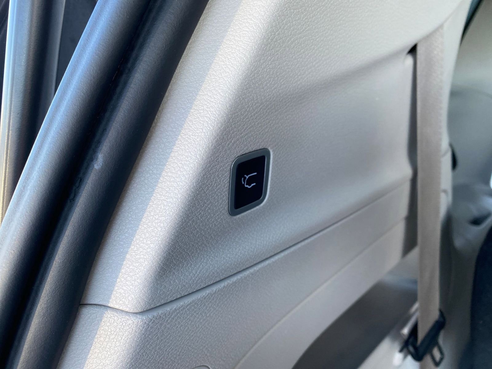 Used 2024 Chrysler Voyager LX image 30