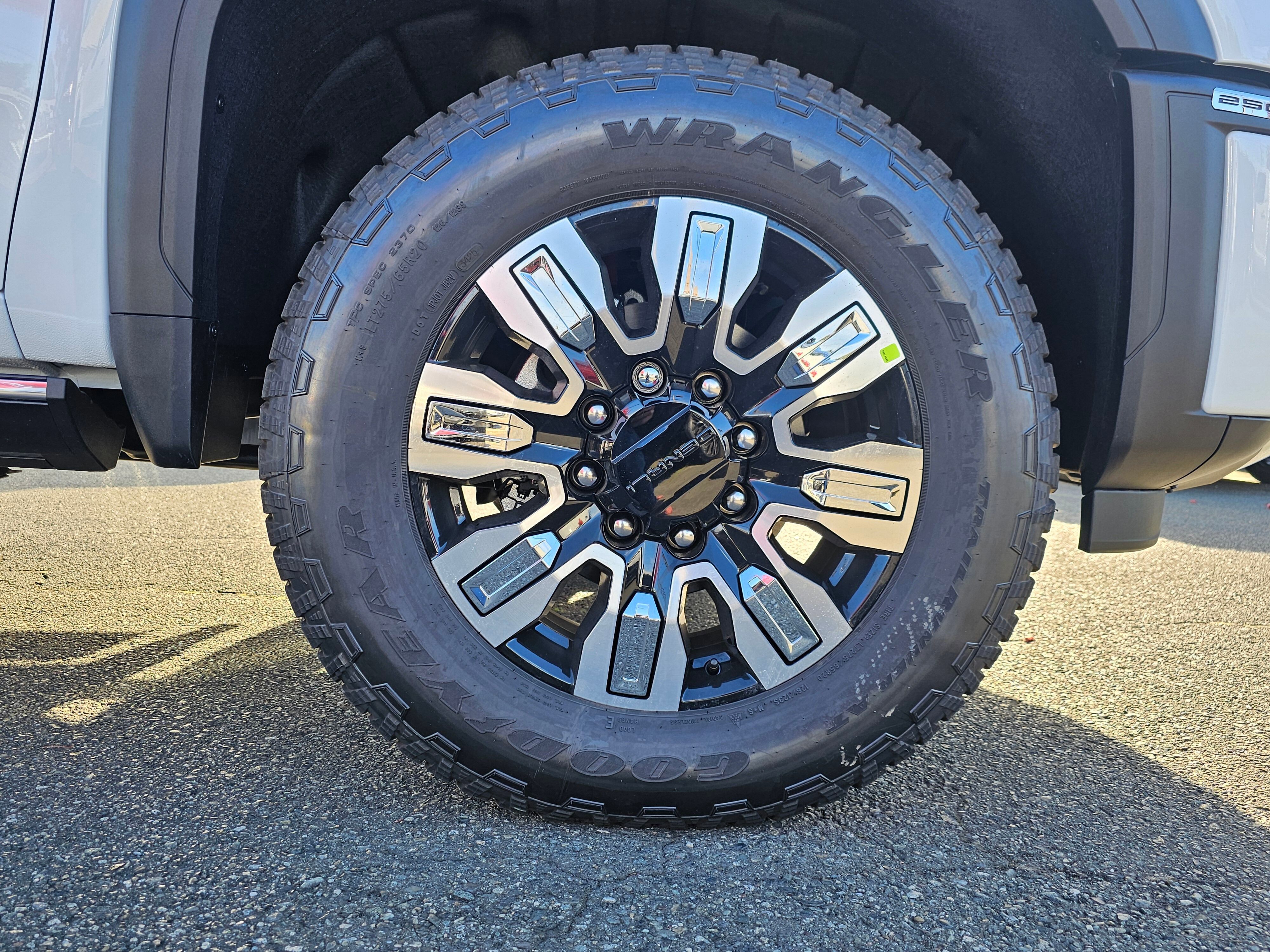 New 2026 GMC Sierra 2500 Denali w/ Denali Reserve Package image 9