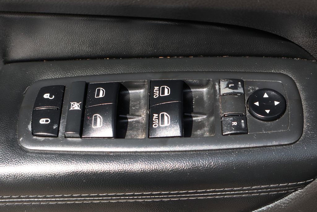 Used 2019 Jeep Grand Cherokee Altitude image 17